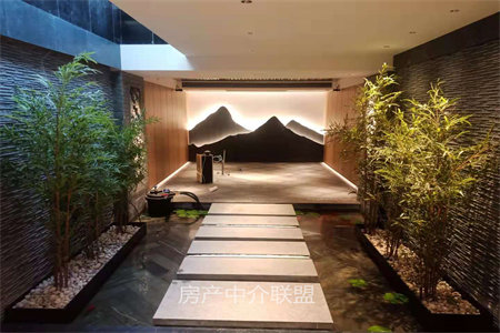 百花园旁，印象欧洲电梯小高层精装四房74万，证齐可按揭